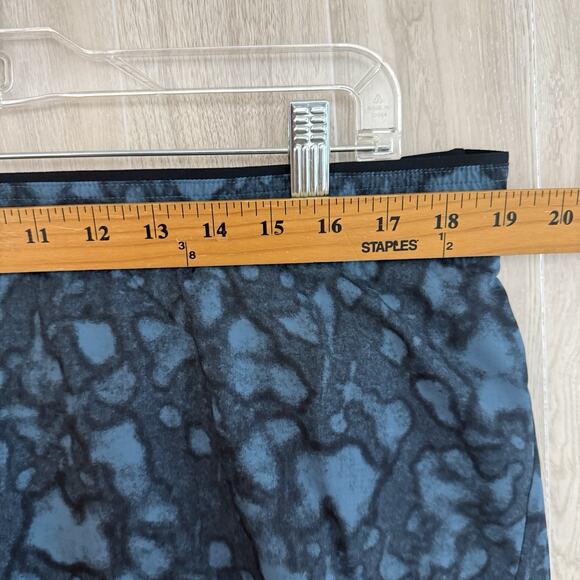 On Cloud Trail Shorts Womens XL Storm Teal Green Black Lined 4.5” Inseam Running - Picture 5 of 14